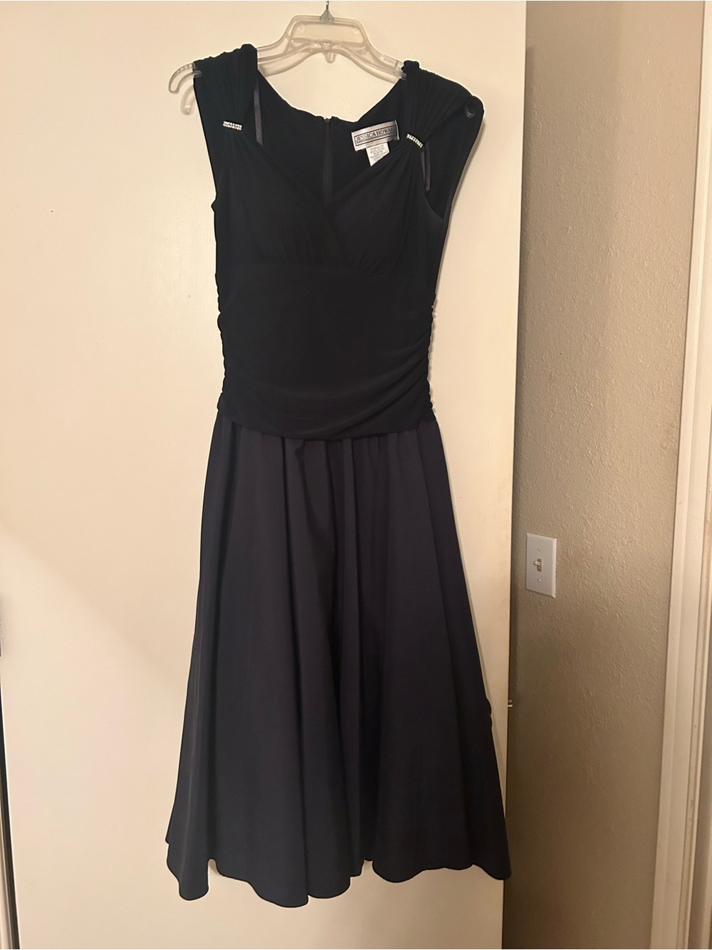 Jessica Howard Black Midi Dress with V-Neck